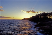 Sonnenuntergang am Strand der Ferieninsel Walkers Cay (Bahamas)