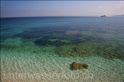 Glasklares Wasser beim Padulella Strand mit Bilck nach Scoglietto (Italien, Elba) - Padulella Beach (Italy, Elba)