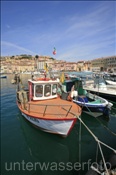 Kleines Fischerboot im alten Hafen von Portoferraio (Italien, Elba) - Small fishing-boat in the harbour of Portoferraio (Italy, Elba)