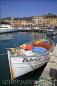 Kleines Fischerboot im Hafen von Porto Azzurro (Italien, Elba) - Small fishing-boat in the harbour of Porto Azzurro (Italy, Elba)