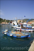 Fischerboote im Hafen von Porto Azzurro (Italien, Elba) - Fishing-boats in the harbour of Porto Azzurro (Italy, Elba)