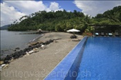 Strandbereich des Mianhasa Lagoon Resorts (Manado, Indonesien) - Beach-area the Minahasa Lagoon Resort (Manado, Indonesia)