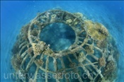 Künstliche Riffstruktur aus Stahlelementen zur Korallenaufzucht (Bali, Indonesien) - Artificial Coral Reef (Bali, Indonesia)