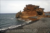 Vulkanische Landschaft an der Küste bei El Golfo (Lanzarote, Kanarische Inseln) - Coastal area at El Golfo (Lanzarote, Canary Islands)