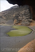 Grüner See an der Küste von El Golfo (Lanzarote, Kanarische Inseln) - Green Lake at El Golfo (Lanzarote, Canary Islands)