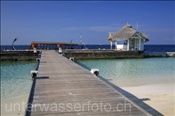 Hafenmole der Malediveninsel Elaidhoo (Ari-Atoll, Malediven, Indischer Ozean) - Jetty of the Island Elaidhoo (Ari-Atoll, Maldives, Indian Ocean)