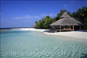 Strandbereich und Tauchbasis der Malediveninsel Elaidhoo (Ari-Atoll, Malediven, Indischer Ozean) - Beach and Divebase of the Island Elaidhoo (Ari-Atoll, Maldives, Indian Ocean)