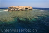 Blick von einem Tauchschiff auf die kleine Brother Insel (Ägypten, Rotes Meer) Little Brother Island (Aegypt, Red Sea)