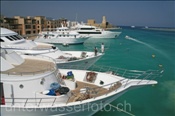Port Ghalib ist der Heimathafen vieler Tauchsafariboote (Ägypten, Rotes Meer) -  Port Ghalib (Aegypt, Red Sea)
