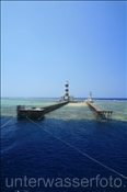 Blick von einem Tauchschiff auf das Daedalus Riff mit Leuchtturm (Ägypten, Rotes Meer) - Daedalus Reef (Aegypt, Red Sea)