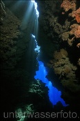 Höhle im Korallenriff am Ras Mohammed (Sharm el Sheikh, Ägypten, Rotes Meer) - Reef Cavern at Ras Mohammed (Sharm el Sheikh, Aegypt, Red Sea)