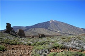 Los Roques und der Pico del Teide im Hintergrund (Teneriffa, Kanarische Inseln) - Los Roques and Pico del Teide (Tenerife, Canary Islands)