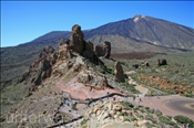 Los Roques und der Pico del Teide im Hintergrund (Teneriffa, Kanarische Inseln) - Los Roques and Pico del Teide (Tenerife, Canary Islands)